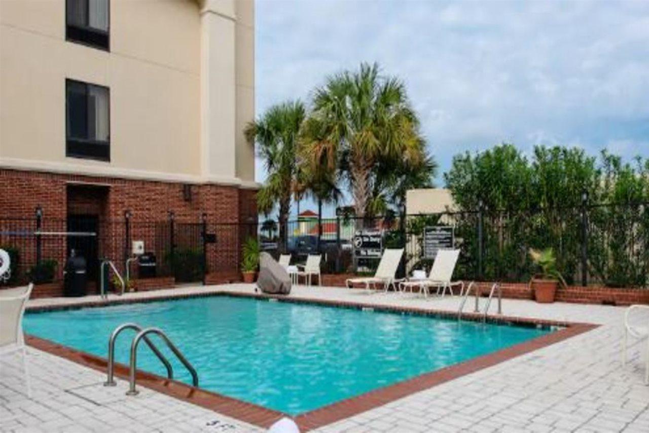 Hampton Inn & Suites Port Arthur Exterior photo