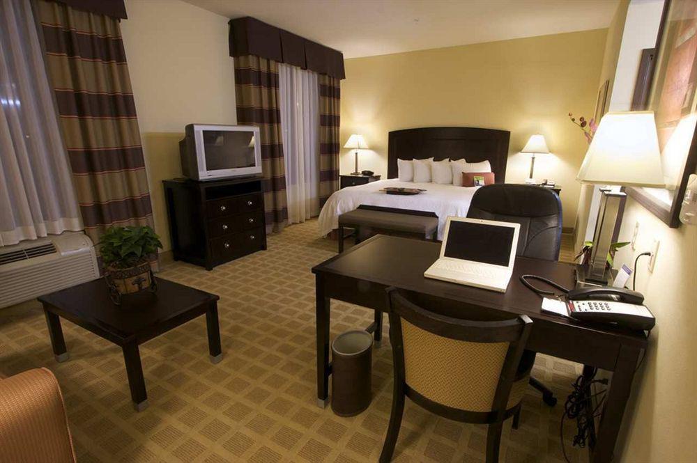 Hampton Inn & Suites Port Arthur Room photo