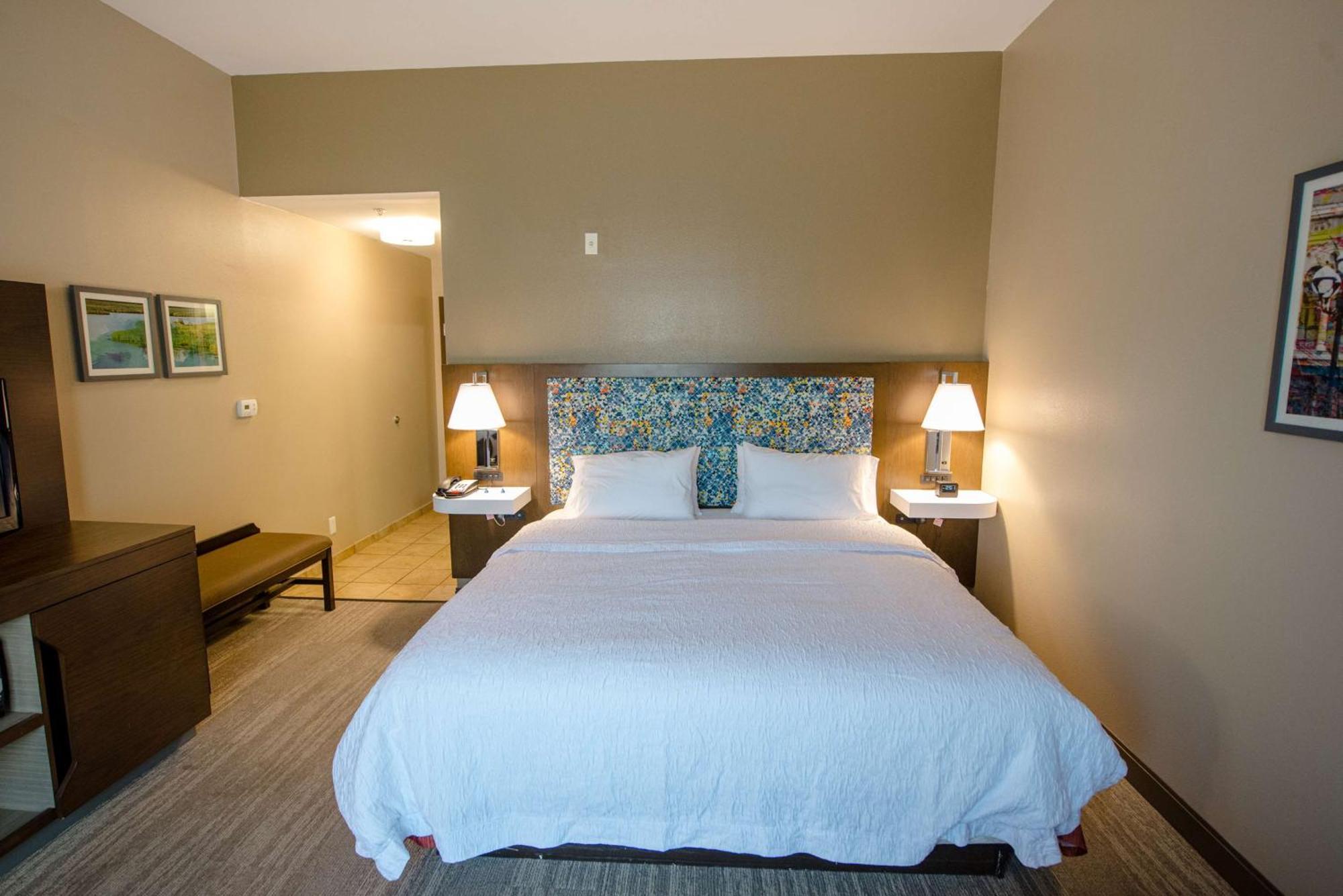 Hampton Inn & Suites Port Arthur Exterior photo