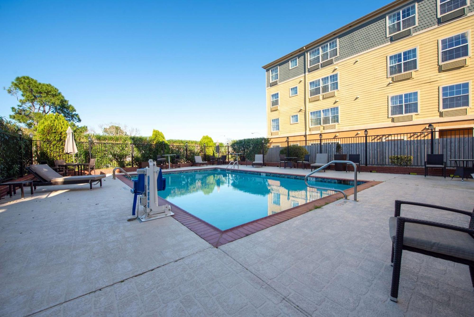 Hampton Inn & Suites Port Arthur Exterior photo