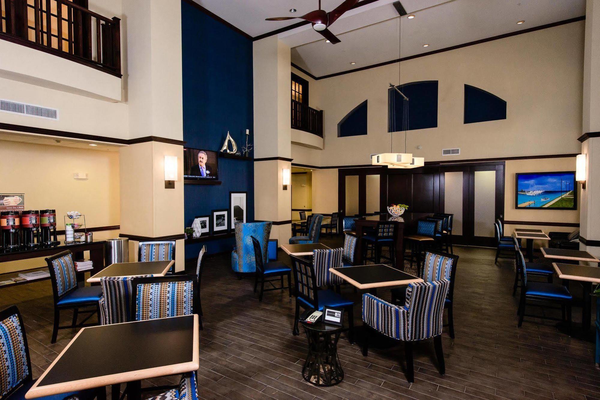 Hampton Inn & Suites Port Arthur Exterior photo